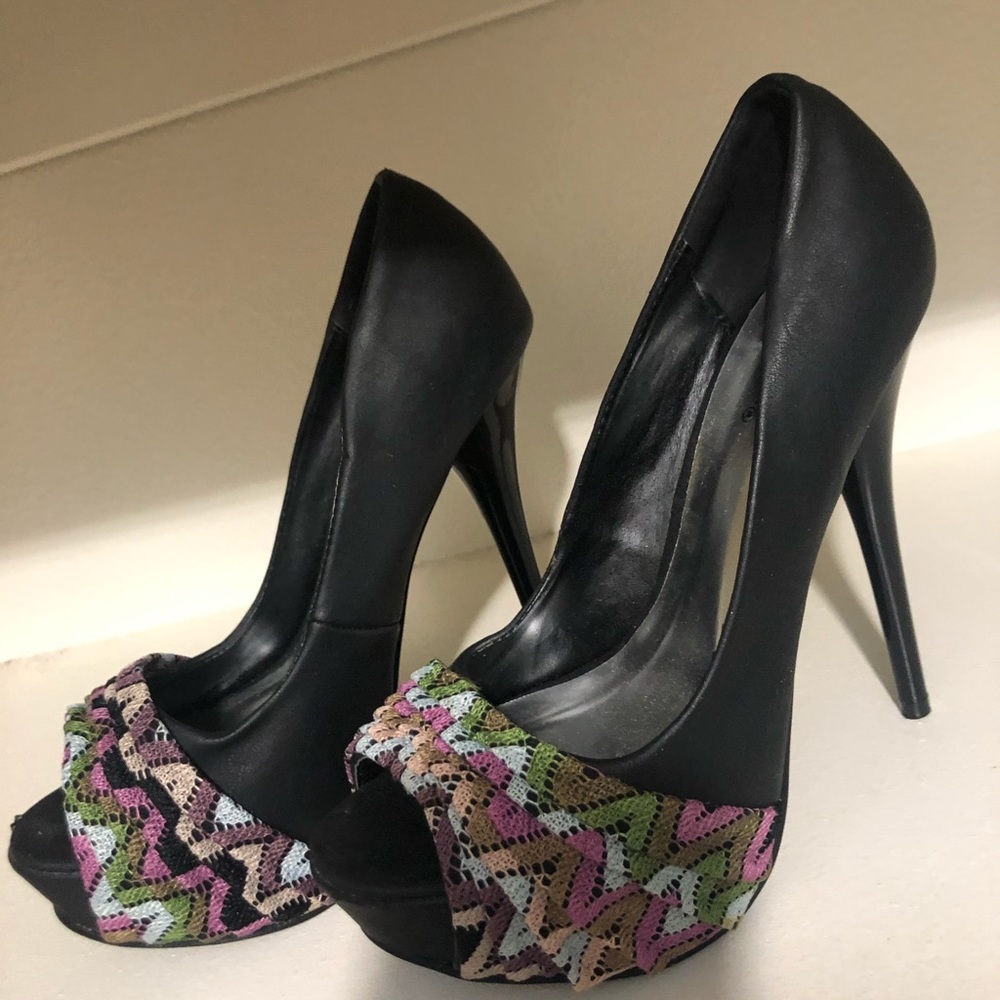 Shoes - Picture 2 of 3